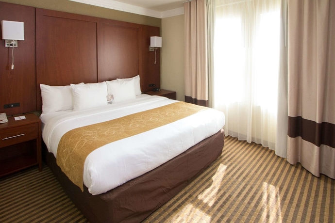 Imagen de la habitación del Hotel Comfort Suites Visalia Convention Center. Foto 7