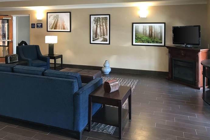 Imagen de los interiores del Hotel Comfort Suites Visalia Convention Center. Foto 16