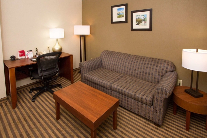 Imagen de la habitación del Hotel Comfort Suites Visalia Convention Center. Foto 10