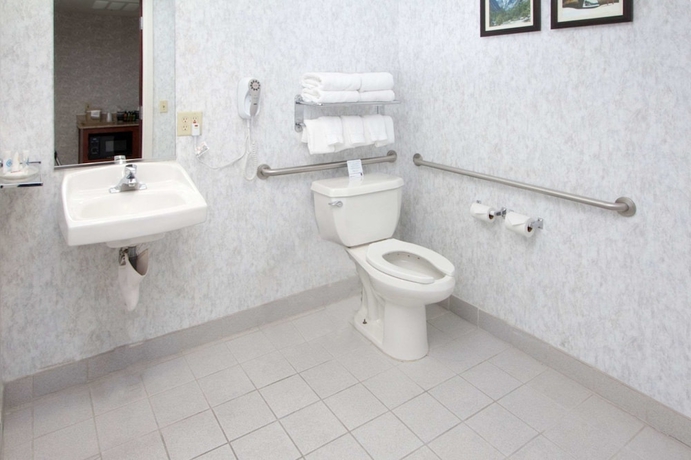 Imagen de la habitación del Hotel Comfort Suites Visalia Convention Center. Foto 14