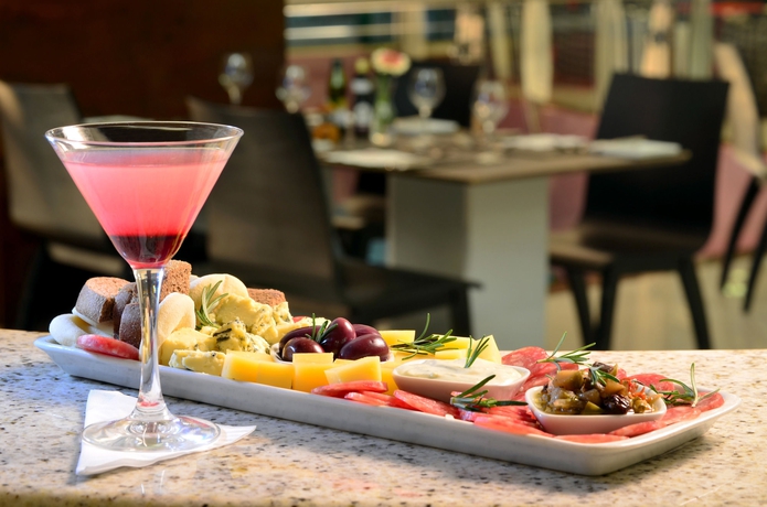 Imagen del bar/restaurante del Hotel Comfort Suites Vitoria. Foto 3