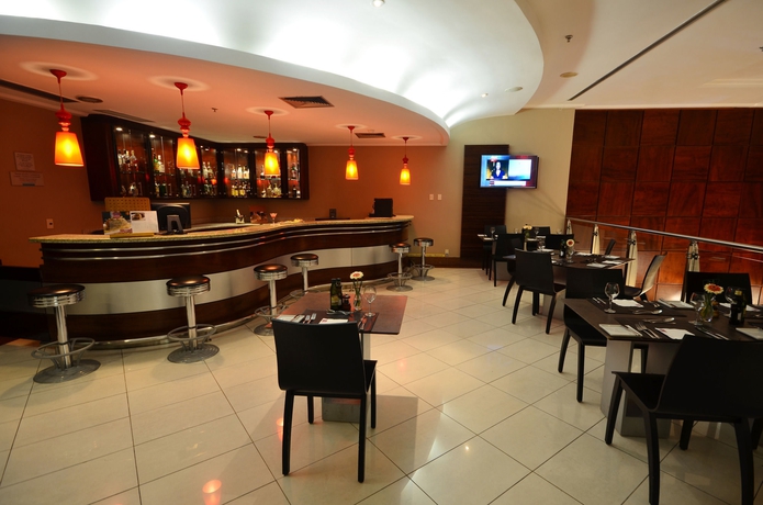 Imagen del bar/restaurante del Hotel Comfort Suites Vitoria. Foto 6