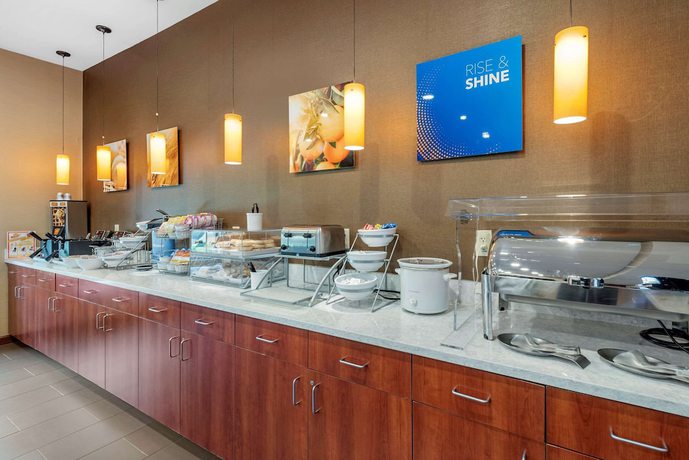 Imagen del bar/restaurante del Hotel Comfort Suites West Indianapolis - Brownsburg. Foto 4