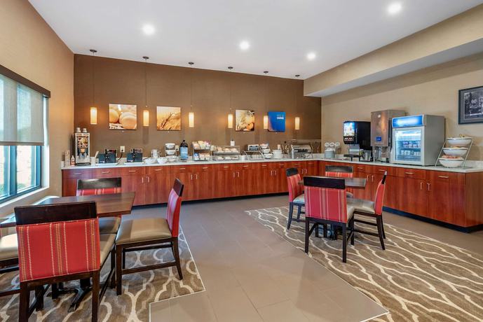 Imagen del bar/restaurante del Hotel Comfort Suites West Indianapolis - Brownsburg. Foto 5