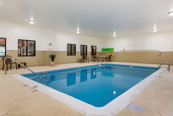 Imagen de la piscina del Hotel Comfort Suites West Indianapolis - Brownsburg. Foto 20