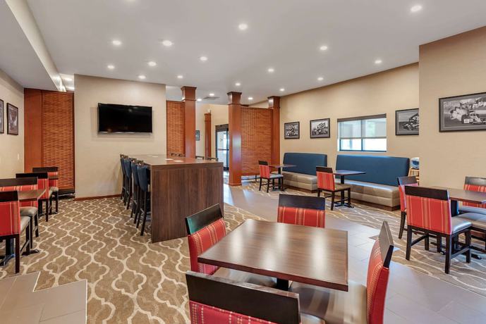 Imagen del bar/restaurante del Hotel Comfort Suites West Indianapolis - Brownsburg. Foto 6