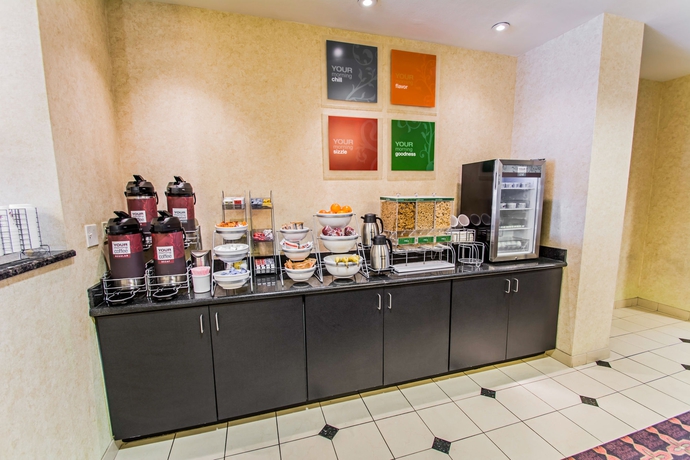 Imagen del bar/restaurante del Hotel Comfort Suites West Jacksonville. Foto 2