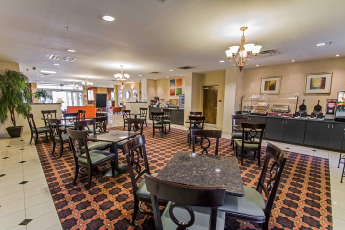 Imagen del bar/restaurante del Hotel Comfort Suites West Jacksonville. Foto 4