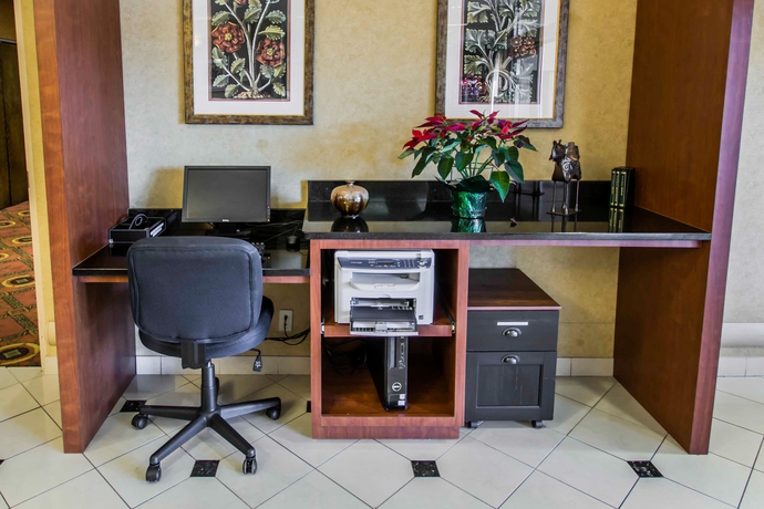 Imagen de los interiores del Hotel Comfort Suites West Jacksonville. Foto 12