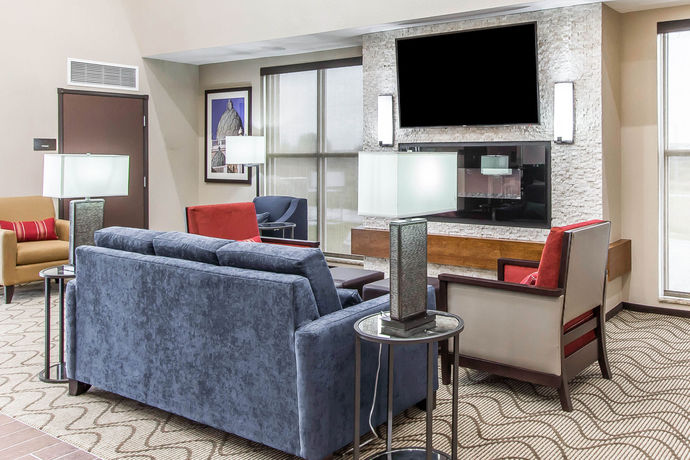 Imagen de los interiores del Hotel Comfort Suites West Omaha. Foto 8