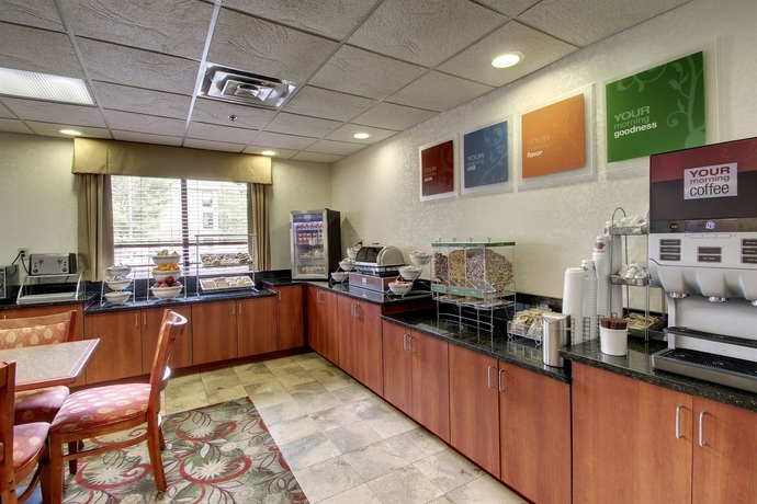 Imagen del bar/restaurante del Hotel Comfort Suites, Woodstock. Foto 2