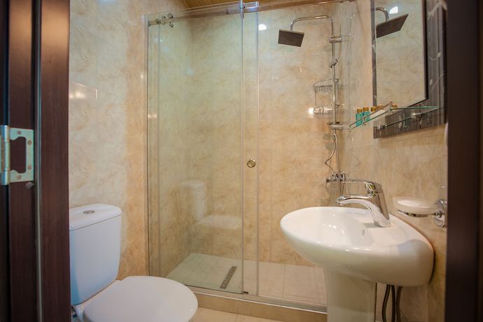 Imagen de la habitación del Hotel Comfort, Tbilisi. Foto 4