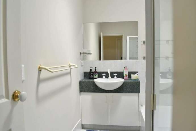 Imagen general del Hotel Comfortable 2 Bedroom With Serene Garden. Foto 8