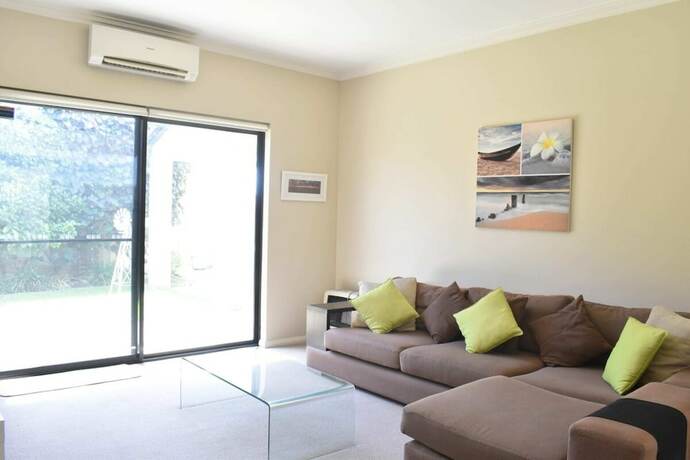 Imagen de la habitación del Hotel Comfortable 2 Bedroom With Serene Garden. Foto 22