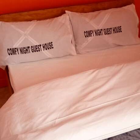 Imagen general del Hotel Comfy Night Guest House. Foto 4