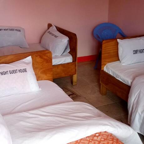 Imagen de la habitación del Hotel Comfy Night Guest House. Foto 11