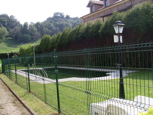 Imagen de la piscina del Hotel Comillas. Foto 6