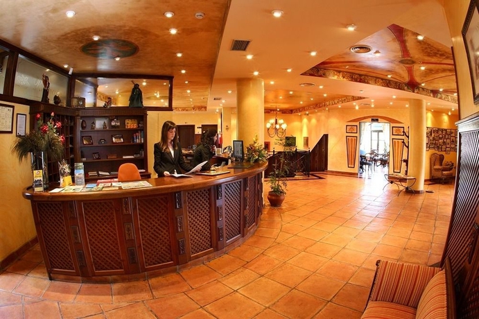 Imagen de los interiores del Hotel Comillas. Foto 5