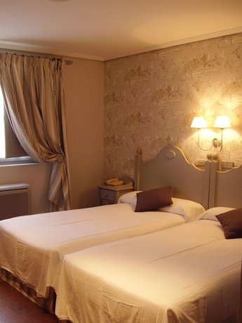 Imagen de la habitación del Hotel Comillas. Foto 3