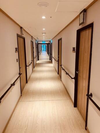 Imagen general del Hotel Comin' Place. Foto 1