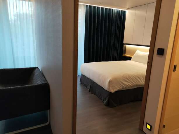 Imagen de la habitación del Hotel Comin' Place. Foto 15