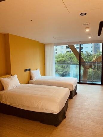 Imagen de la habitación del Hotel Comin' Place. Foto 18