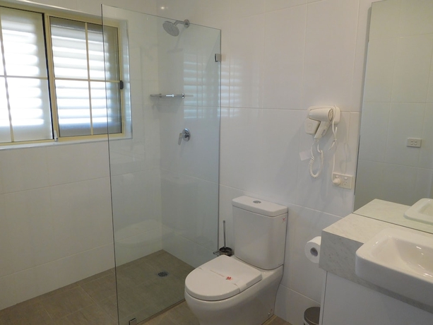 Imagen de la habitación del Hotel Commercial Golf Resort. Foto 19