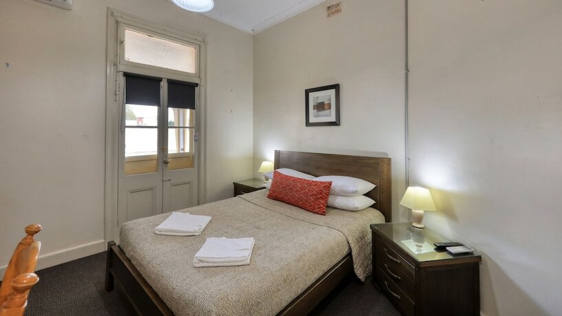 Imagen de la habitación del Hotel Commercial Travellers House. Foto 13