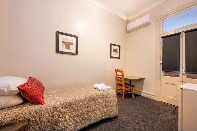 Imagen de la habitación del Hotel Commercial Travellers House. Foto 15