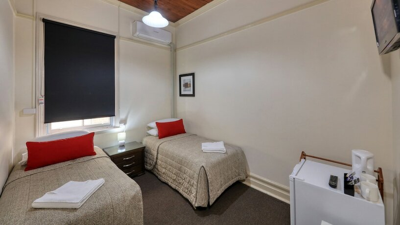 Imagen de la habitación del Hotel Commercial Travellers House. Foto 19