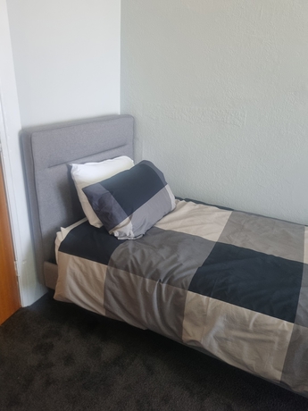 Imagen de la habitación del Hotel Commercial Young. Foto 4