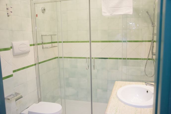 Imagen de la habitación del Hotel Commercio, Battipaglia. Foto 5