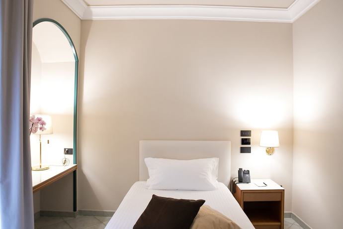 Imagen de la habitación del Hotel Commercio, Battipaglia. Foto 6