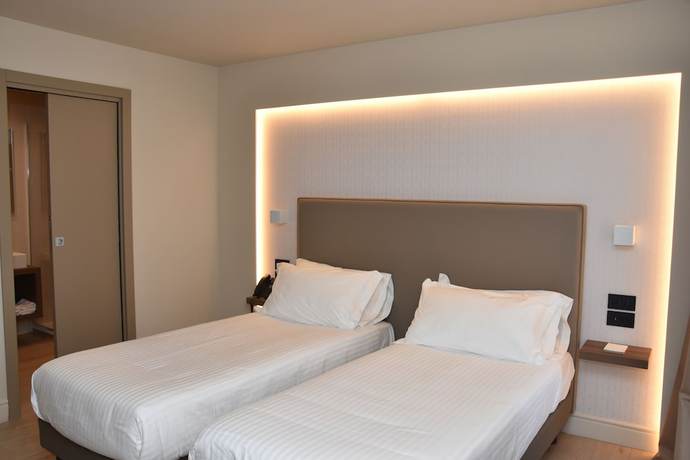 Imagen de la habitación del Hotel Commercio, Battipaglia. Foto 8