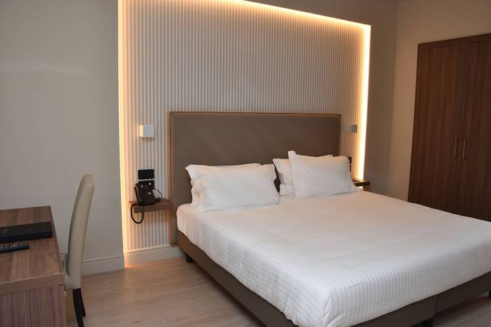 Imagen de la habitación del Hotel Commercio, Battipaglia. Foto 11