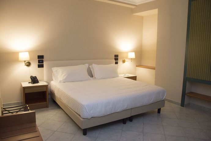 Imagen general del Hotel Commercio, Battipaglia. Foto 1