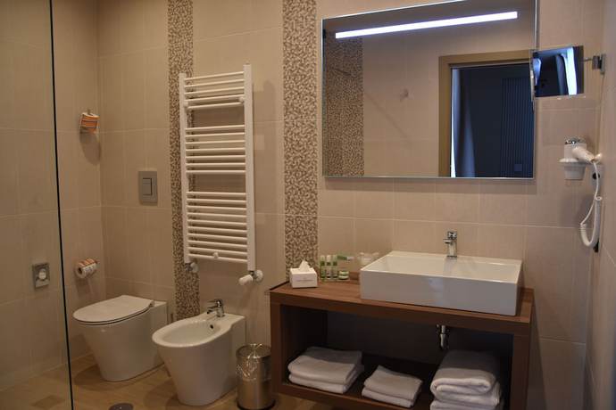 Imagen de la habitación del Hotel Commercio, Battipaglia. Foto 13