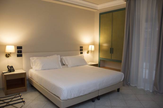 Imagen de la habitación del Hotel Commercio, Battipaglia. Foto 16