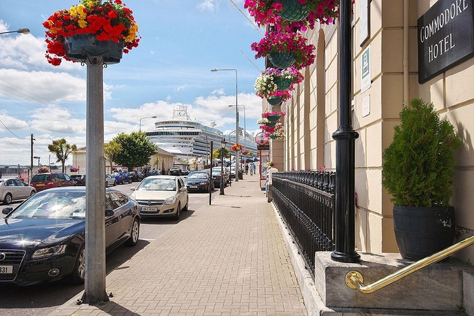 Imagen de los exteriores del Hotel Commodore, Cobh. Foto 9