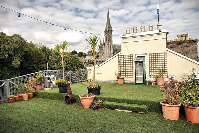 Imagen de los exteriores del Hotel Commodore, Cobh. Foto 10