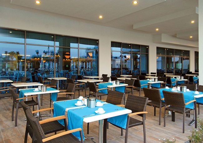 Imagen del bar/restaurante del Hotel Commodore Elite Suites and Spa - All Inclusive - Adult Only. Foto 3