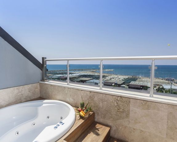 Imagen de la habitación del Hotel Commodore Elite Suites and Spa - All Inclusive - Adult Only. Foto 8