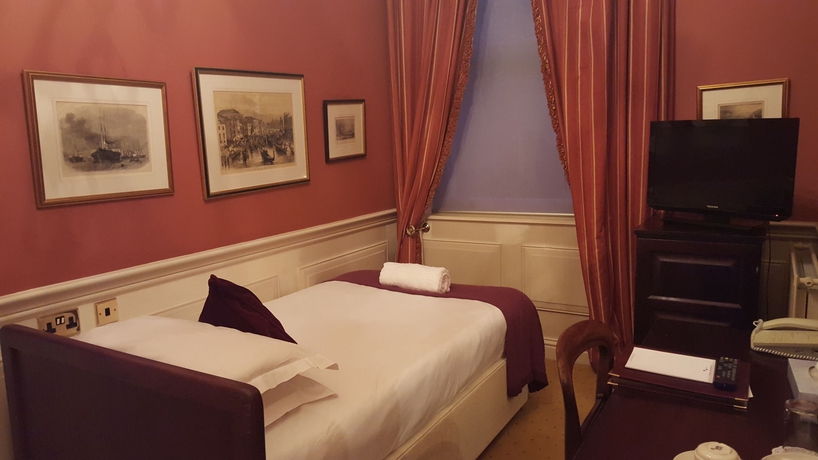 Imagen de la habitación del Hotel Commodore, Londres. Foto 8