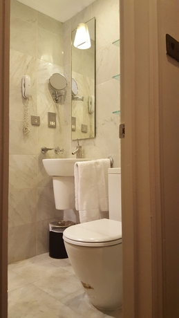 Imagen de la habitación del Hotel Commodore, Londres. Foto 12