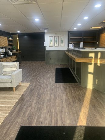 Imagen de los interiores del Hotel Commodore Perry Inn And Suites. Foto 9
