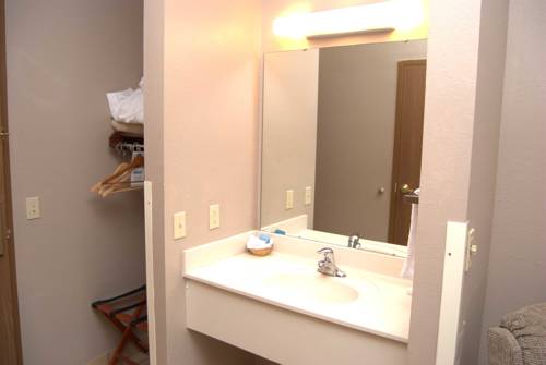 Imagen de la habitación del Hotel Commodore Resort. Foto 2