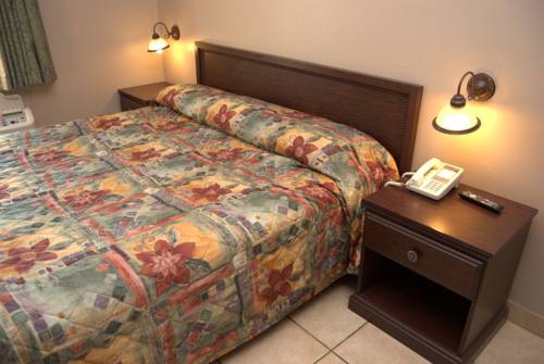 Imagen de la habitación del Hotel Commodore Resort. Foto 6