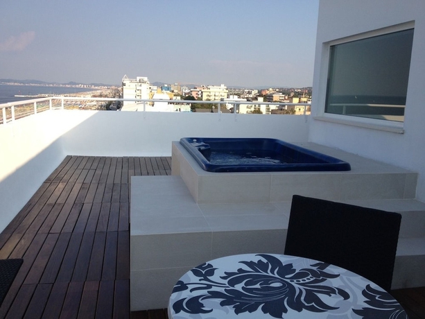 Imagen de los exteriores del Hotel Commodore, Riccione. Foto 13