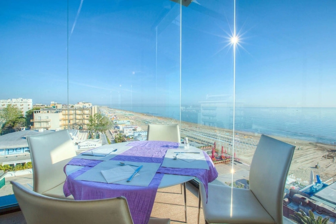 Imagen de los exteriores del Hotel Commodore, Riccione. Foto 15
