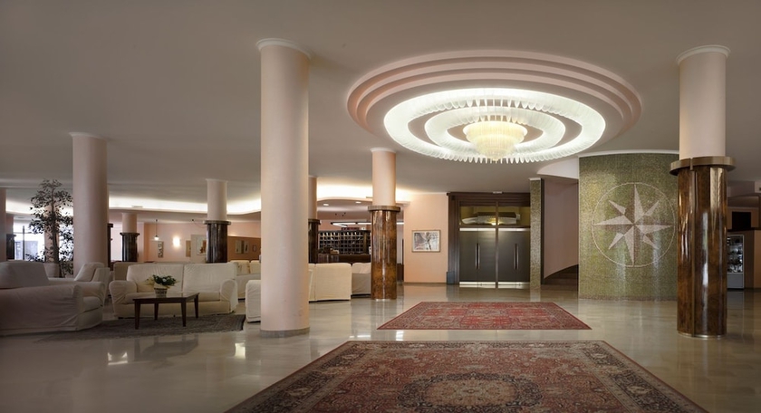 Imagen de los interiores del Hotel Commodore Terme. Foto 12